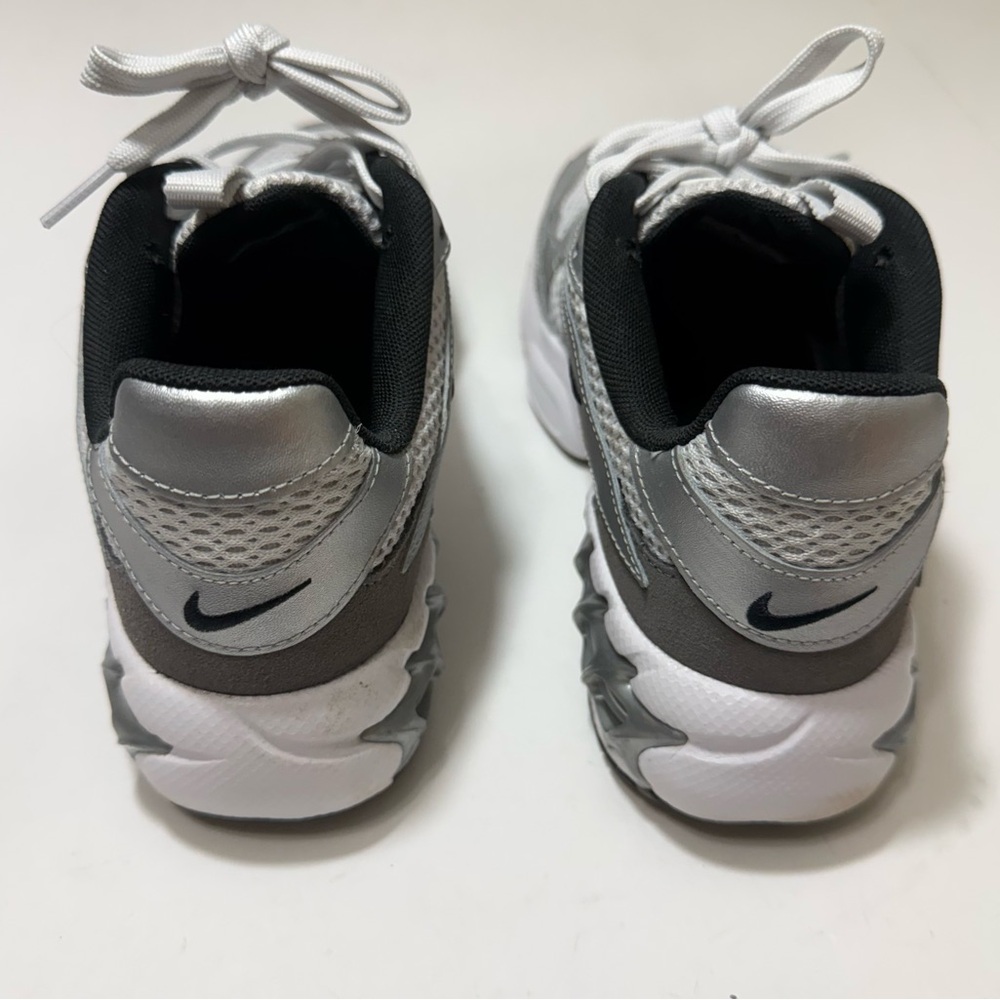 Nike Women's Zoom Air Fire Sneakers - Metallic Silver and White - Size 8 - Picture 14 of 16